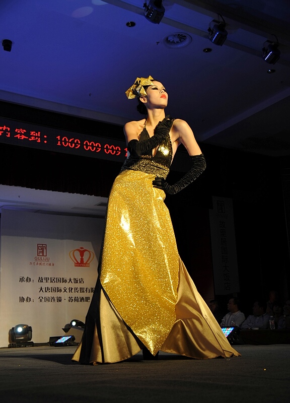 模特大赛视频展示 2A87A492E22FCAB5C02363DC1B7_41686237_2A25A.jpg?e=.jpg